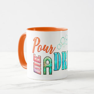 Taza Lávame un cóctel de tipografía colorido