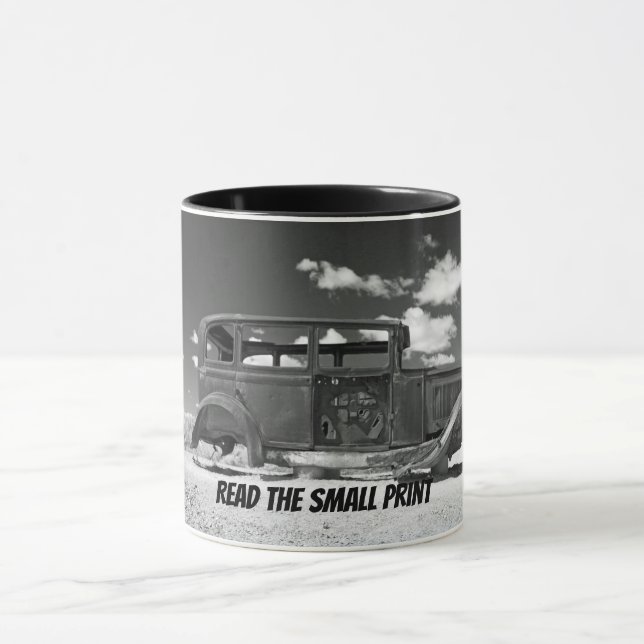 Taza Leer la pequeña impresora Rusty Old Car Coffee Mug (Centro)