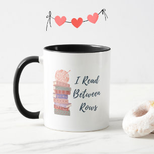 Taza Leo entre hileras Amante de libros de ganchillo y