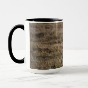 Taza León africano en hierba