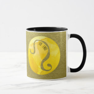 Taza León de Rótulo amarillo Zodiaco en fondo de oro