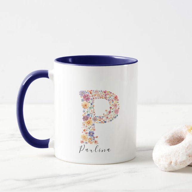 Taza Letra floral acuarela P Monograma y nombre persona (Con donut)