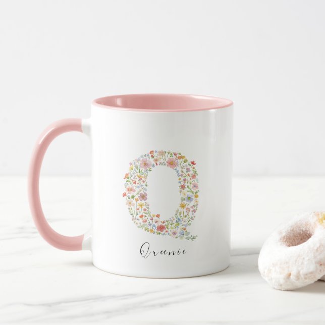 Taza Letra floral acuarela Q Monograma y nombre persona (Con donut)