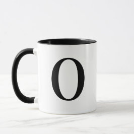 Taza Letra O personalizada moderna en negro Monograma p