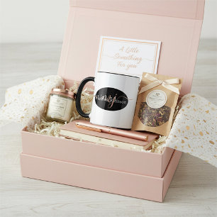 Taza Letras doradas rosa elegantes sobre negro y blanco