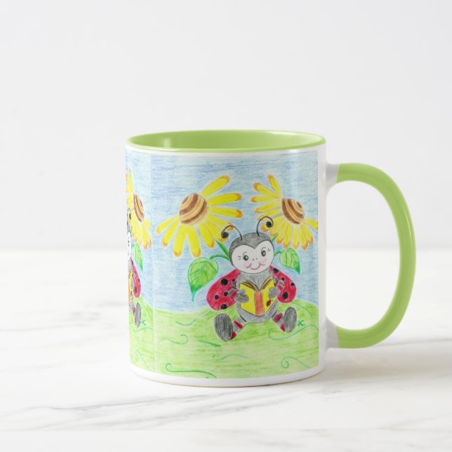 Taza Leyendo la mugre de ladybug (Derecha)