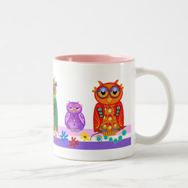 Taza linda del dibujo animado con los búhos (Derecha)