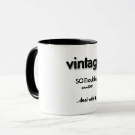 Taza logotipo vintage SO!Trouble negro sobre blanco