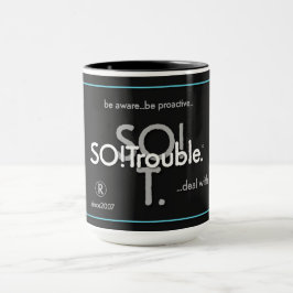 Taza ¡Logotipos y líneas de etiqueta de SO!Trouble