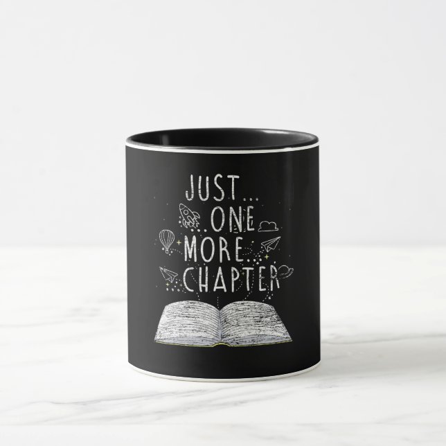 Taza lombriz de libros sólo un capítulo más leyendo lib (Centro)