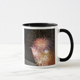Taza Los fuegos artificiales estallan