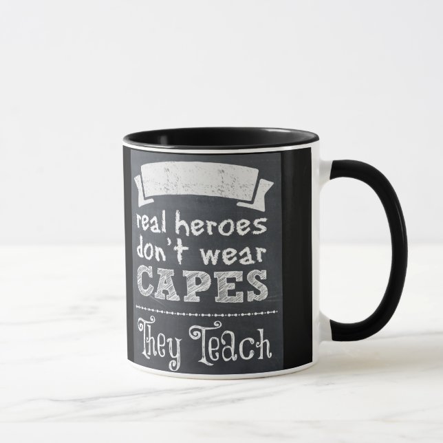 Taza Los héroes reales no llevan cabos que enseñan (Derecha)