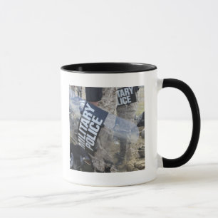 Taza Los infantes de marina y los marineros de los