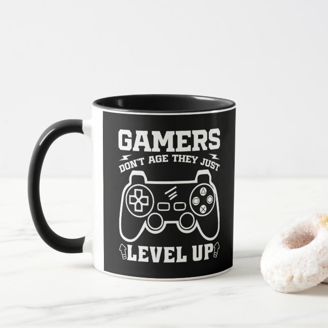 Taza Los jugadores no envejecen simplemente suben de ni (Con donut)