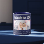 Taza Los mejores amigos nombres de fotos azul marino<br><div class="desc">Un fondo azul marino. El color azul es desigual. Personalice y agregue su propia foto, selfie de su(s) mejor(s) amigo(s) sus nombres y lugar del evento. El texto: Amigos por la vida está escrito con un guión de estilo moderno. Perfecto como un regalo para usted o como regalo de cumpleaños...</div>