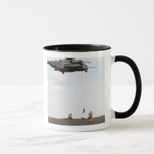 Taza Los pararescuemen de la fuerza aérea conducen un