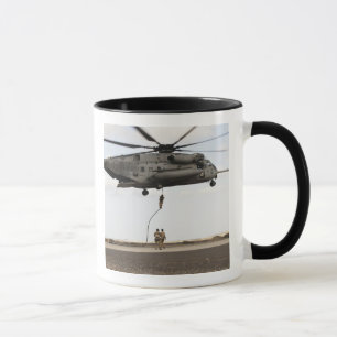 Taza Los pararescuemen de la fuerza aérea conducen un