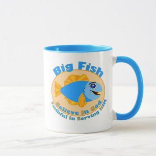 Taza Los peces grandes creen en Dios