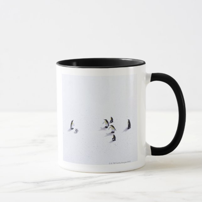 Taza Los pingüinos que juegan a fútbol (Derecha)
