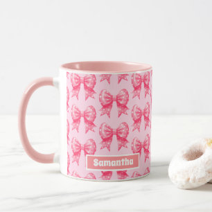 Taza Los puntos rosados de polka doblan el nombre perso