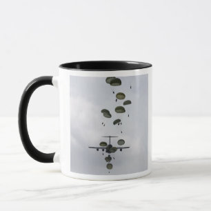 Taza Los soldados del ejército saltan de A.C. - 17