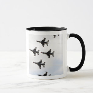 Taza Los Thunderbirds forman una formación Delta de 6 b