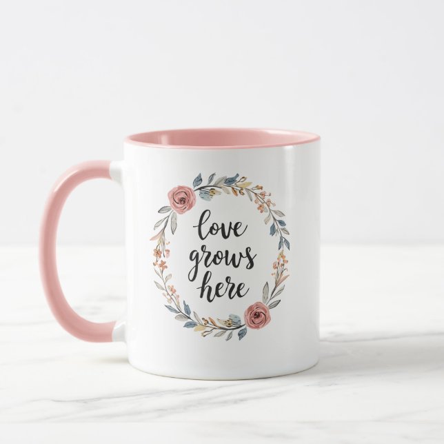 Taza "Love Grows Here" with Floral Wreath (Izquierda)