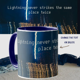 Taza Luces de la ciudad sobre fondo azul oscuro