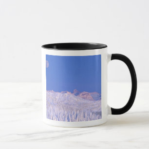 Taza Luna llena saliendo sobre el Parque Nacional Glaci