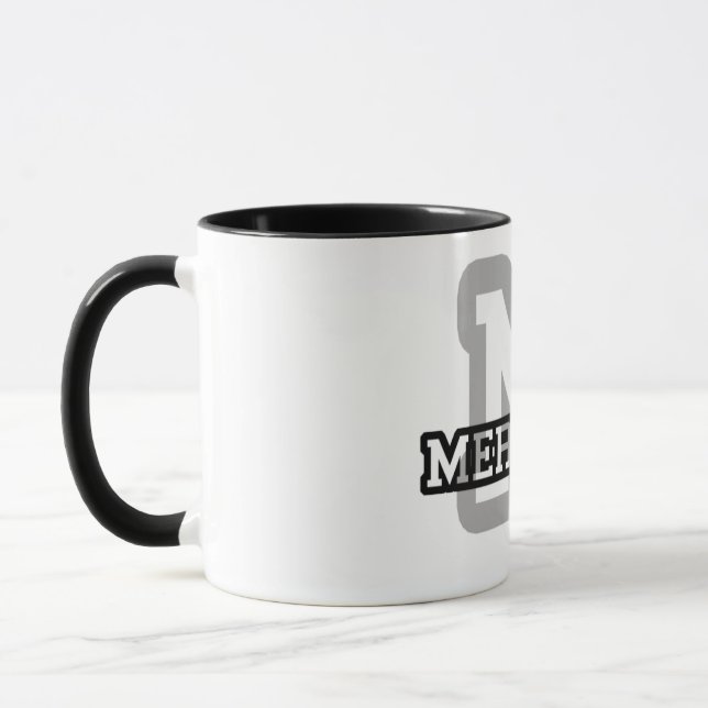 Taza M está para Mercedes (Izquierda)