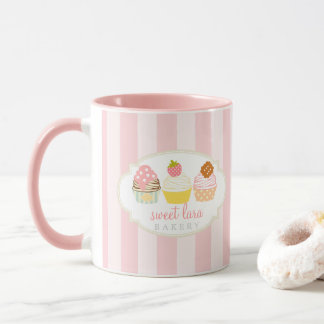 Taza Magdalenas dulces retras del café de la panadería