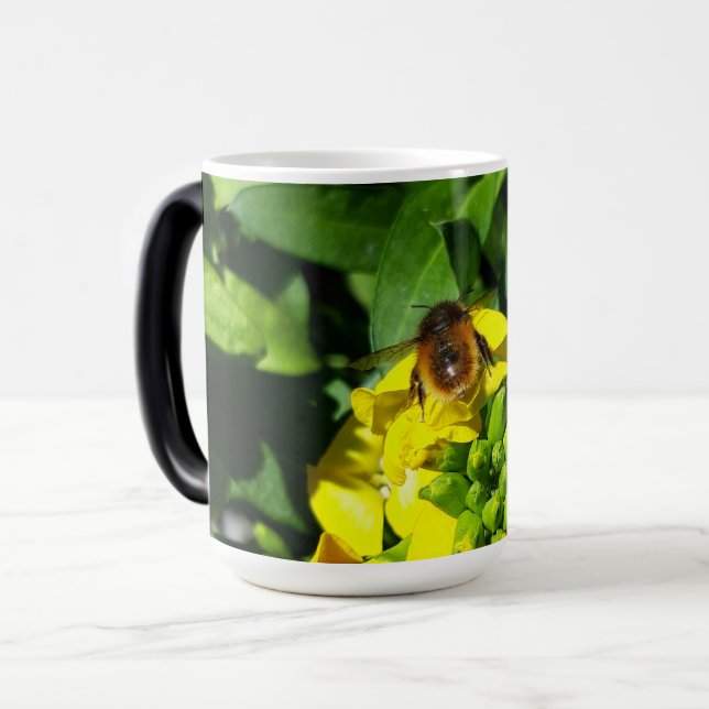 Taza Mágica Abeja a las flores amarillas (Anverso izquierdo)
