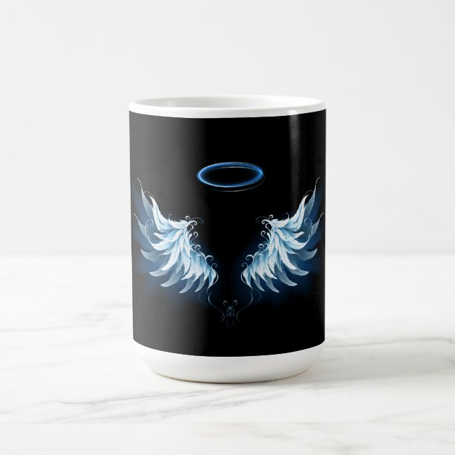 Taza Mágica Alas del Ángel Azul brillante sobre fondo negro (Centro)