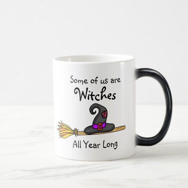 Taza Mágica Algunos de nosotros somos brujos todo el año Mug (Derecha)