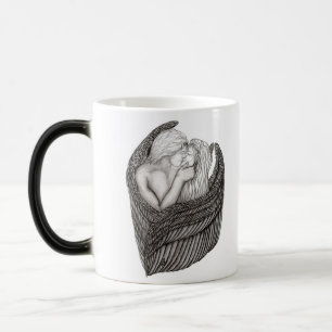 Taza Mágica Angels Kissing , diseño en blanco y negro