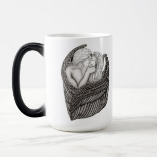 Taza Mágica Angels Kissing , diseño en blanco y negro