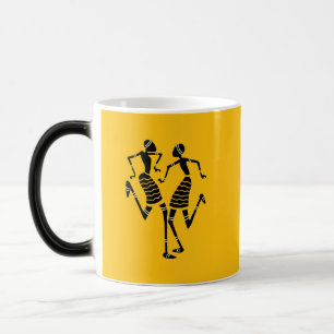 Taza Mágica Arte africano, celebración de silueta bailando mús