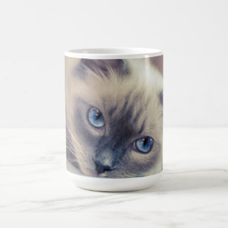 Taza Mágica Asombroso muñeco rojo con ojos azules  gato