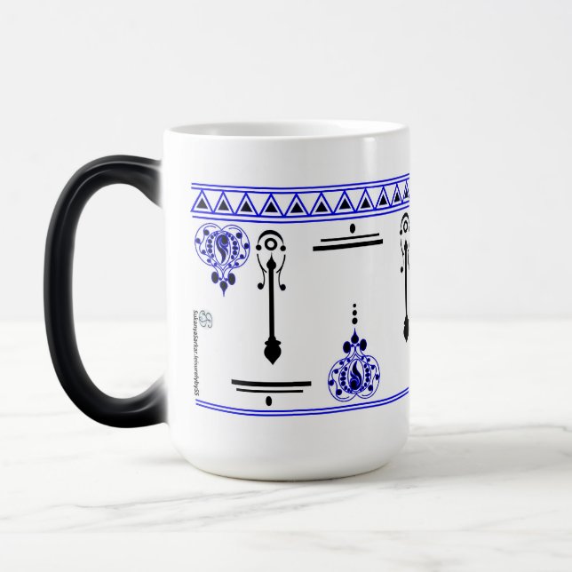 Taza Mágica Azul de diseño de Alpona (Izquierda)