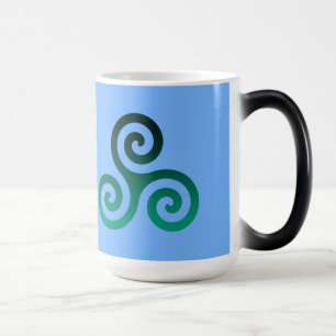 Taza Mágica Azul pálido del antiguo Triskele verde