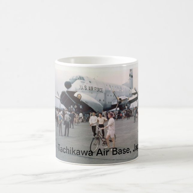 Taza Mágica Base Aérea Tachikawa, Japón (Centro)