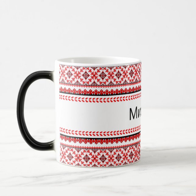 Taza Mágica Bordado ucraniano personalizable café rojo (Izquierda)