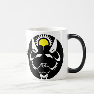 Taza Mágica Capricornio gráfico de cabra en blanco y negro