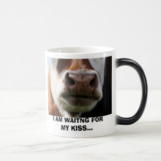 Taza Mágica ciérrese para arriba de una vaca, YO SON WAITNG