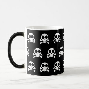 Taza Mágica cráneo espeluznante sobre un fondo negro