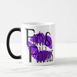 Taza Mágica Cuarenta y fabulosos con labios morados calientes