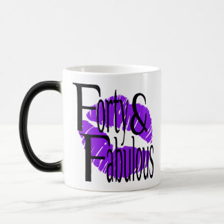 Taza Mágica Cuarenta y fabulosos con labios morados calientes