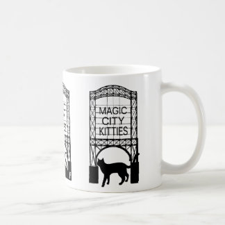 Taza mágica de los gatitos de la ciudad