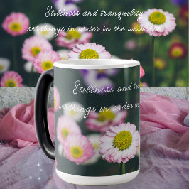 Taza Mágica Días y panes rosas en el jardín