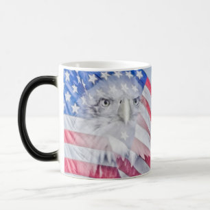 Taza Mágica El águila calva y la bandera estadounidense